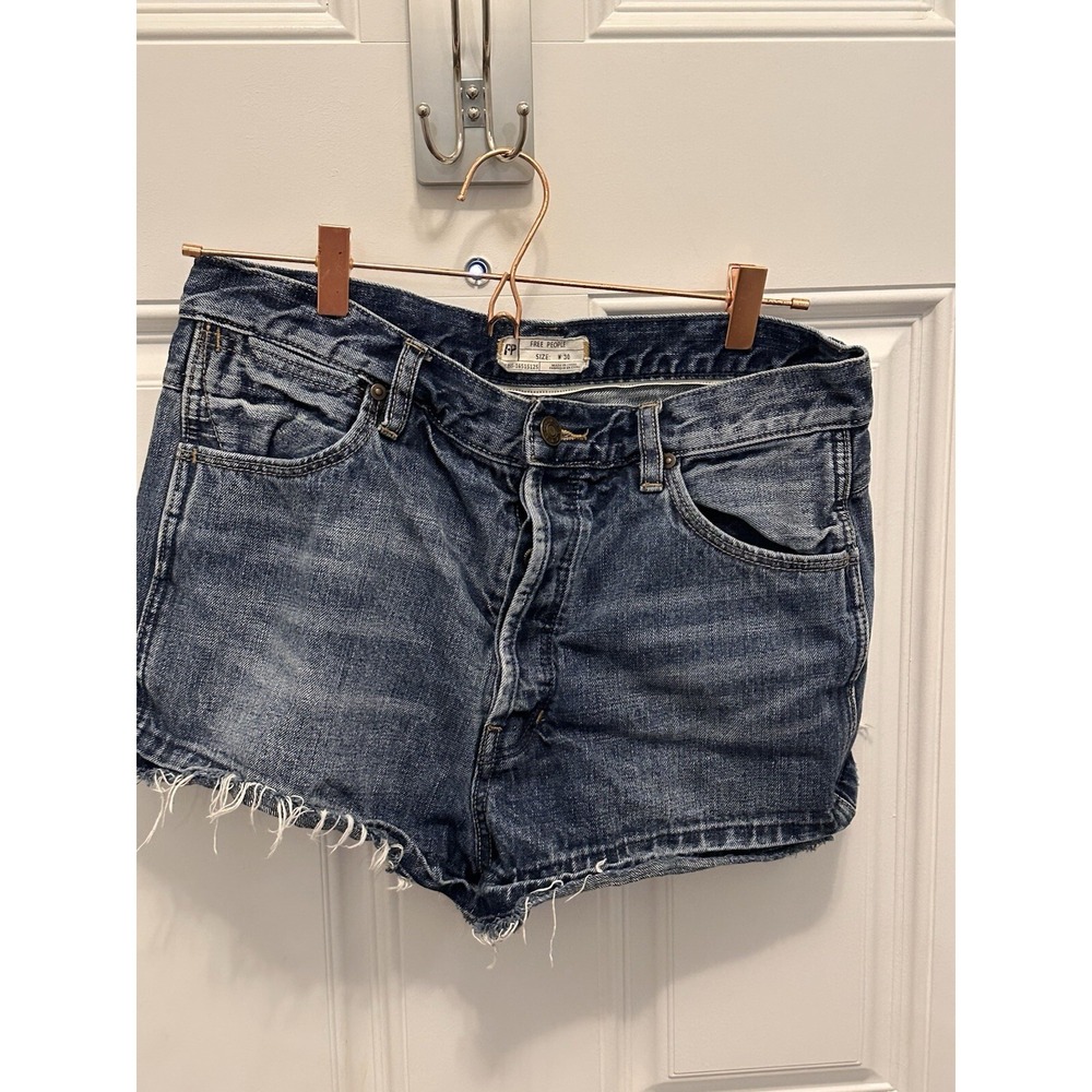 Free People Frayed Denim Shorts Mid Rise Size 30 Button‎ Fly